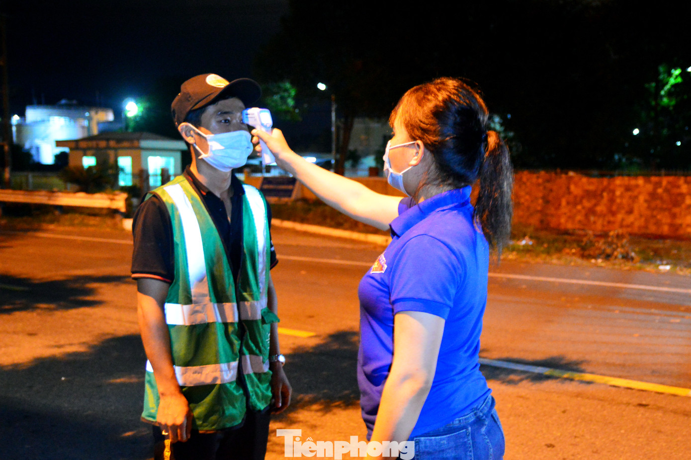 ‘Trắng đêm, xuyên ngày’ hỗ trợ các chốt chặn ở Đà Nẵng ảnh 7