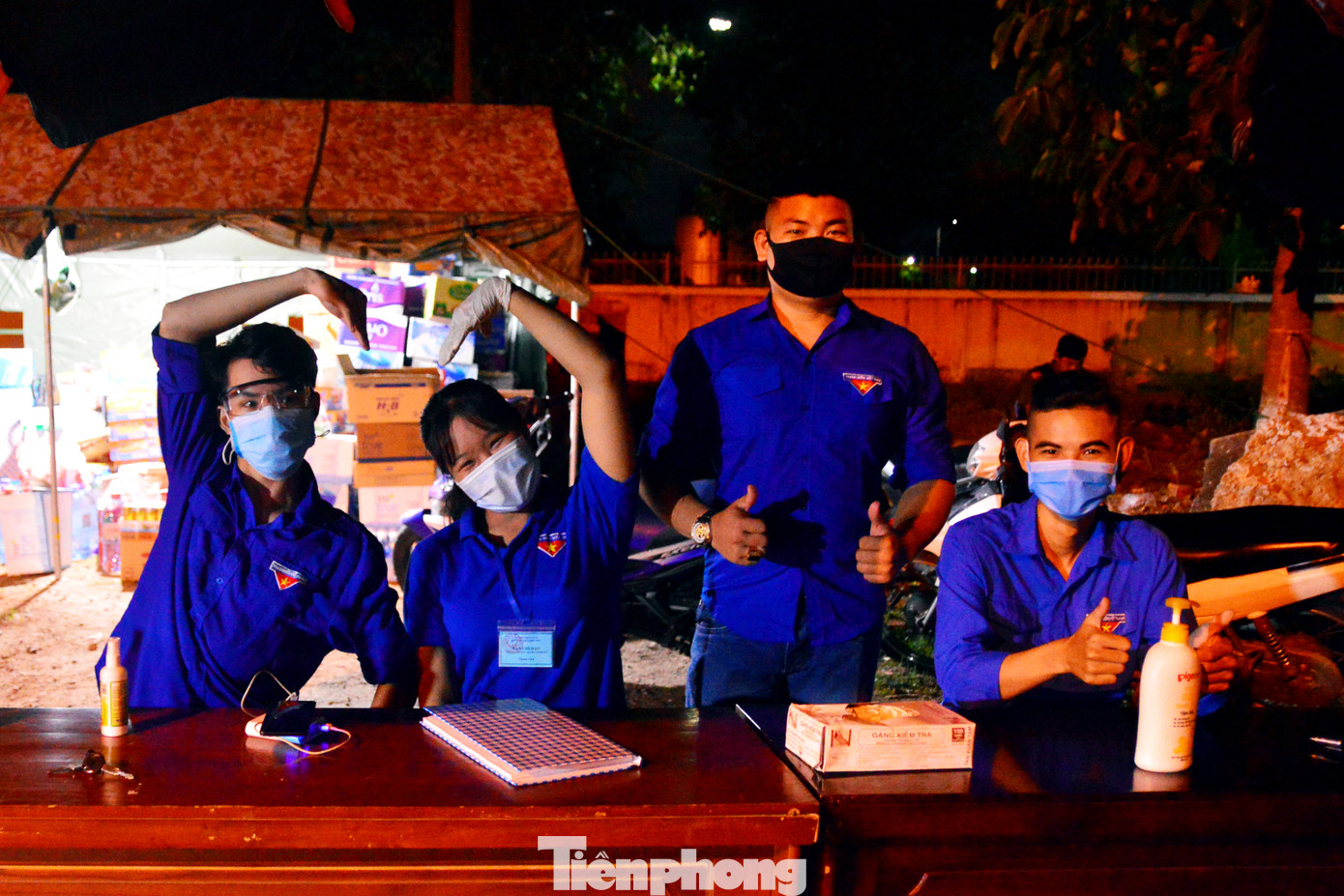 ‘Trắng đêm, xuyên ngày’ hỗ trợ các chốt chặn ở Đà Nẵng ảnh 8