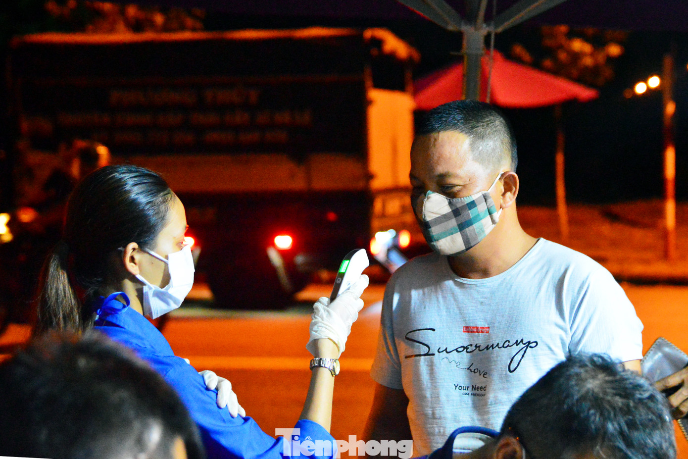 ‘Trắng đêm, xuyên ngày’ hỗ trợ các chốt chặn ở Đà Nẵng ảnh 6