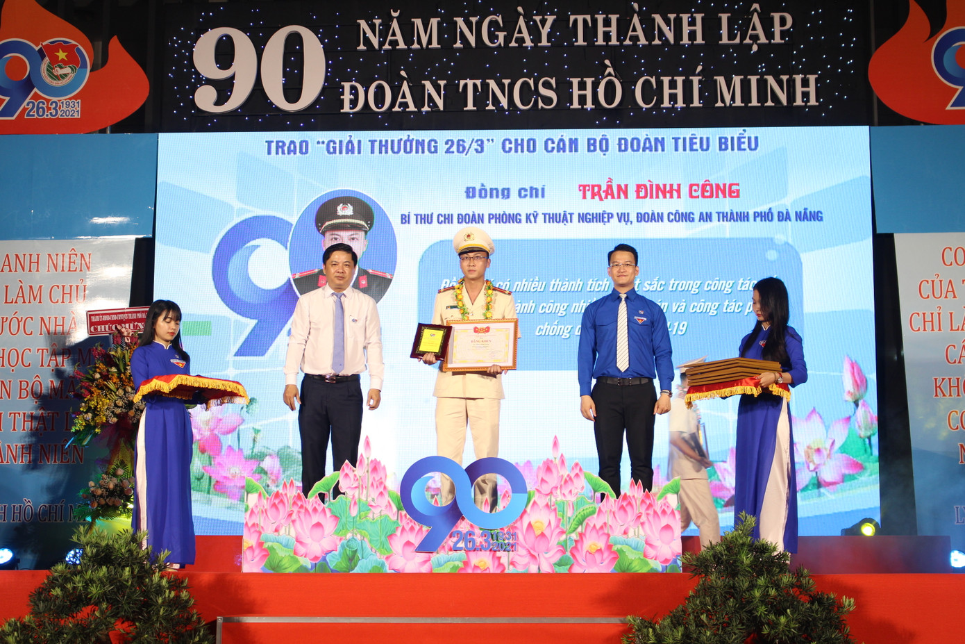 Gương mặt trẻ Việt Nam tiêu biểu: Tự hào tiếp bước cha anh ảnh 8 Gương mặt trẻ Việt Nam tiêu biểu: Tự hào tiếp bước cha anh ảnh 8