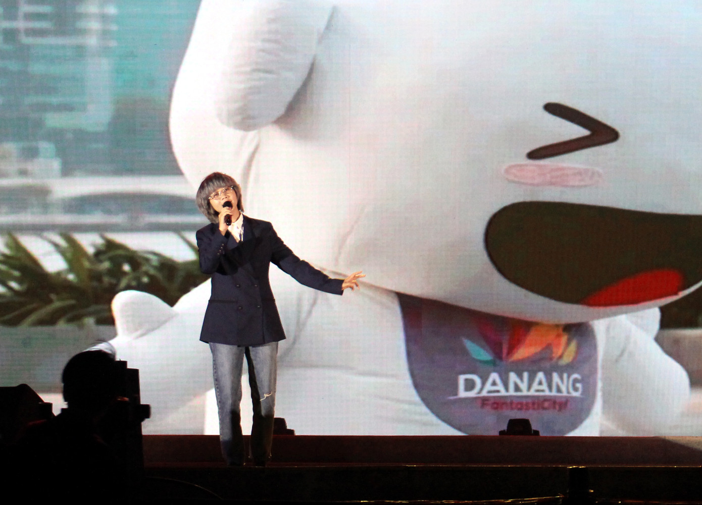 Đức Phúc ‘khuấy động’ khán giả Đà thành, khởi động lễ hội chào năm mới ảnh 5