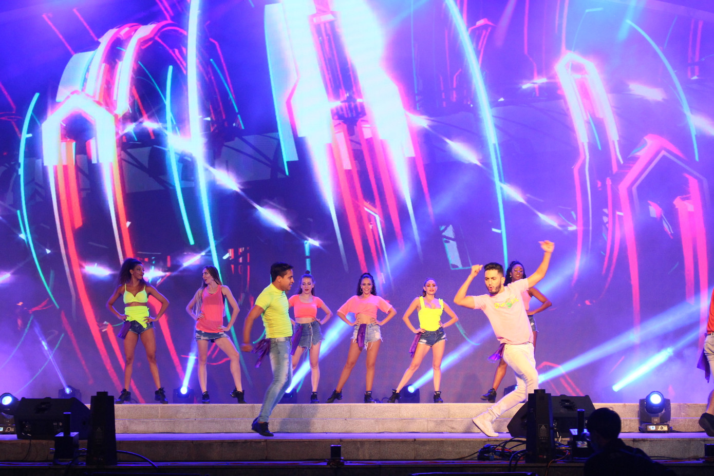 Đức Phúc ‘khuấy động’ khán giả Đà thành, khởi động lễ hội chào năm mới ảnh 6