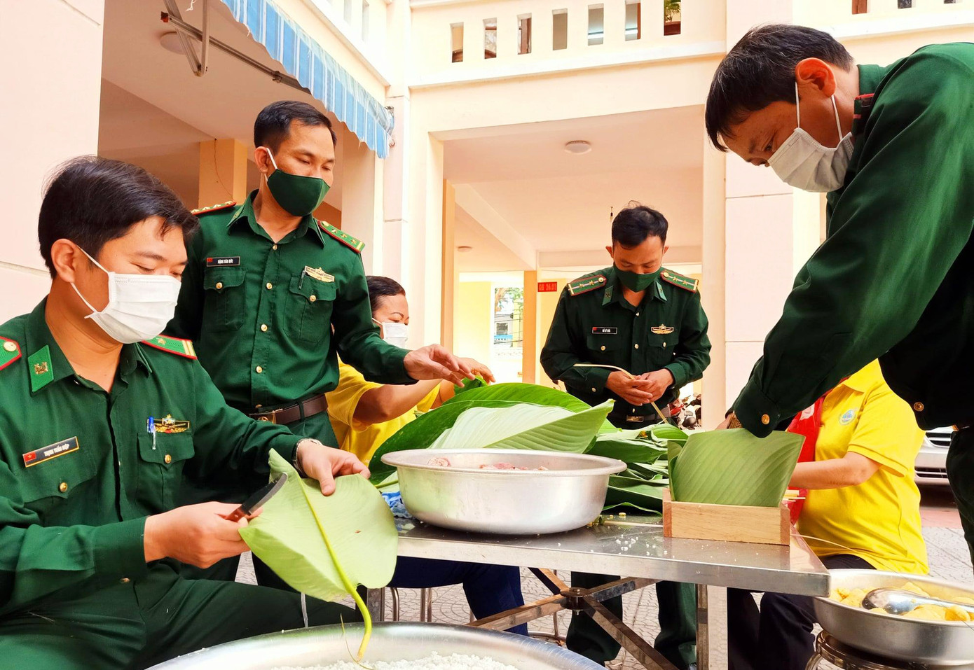 Tuổi trẻ Đà Nẵng mang Tết ấm đến với các hoàn cảnh khó khăn ảnh 11