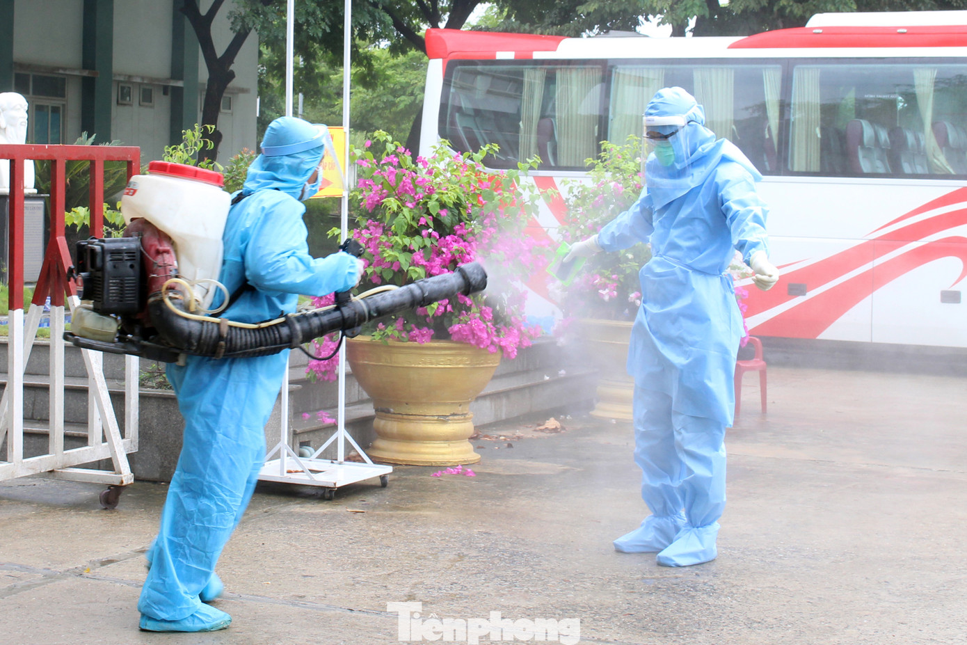 Bệnh viện dã chiến Hòa Vang chia lửa với Bệnh viện Đà Nẵng chống COVID-19 ảnh 13