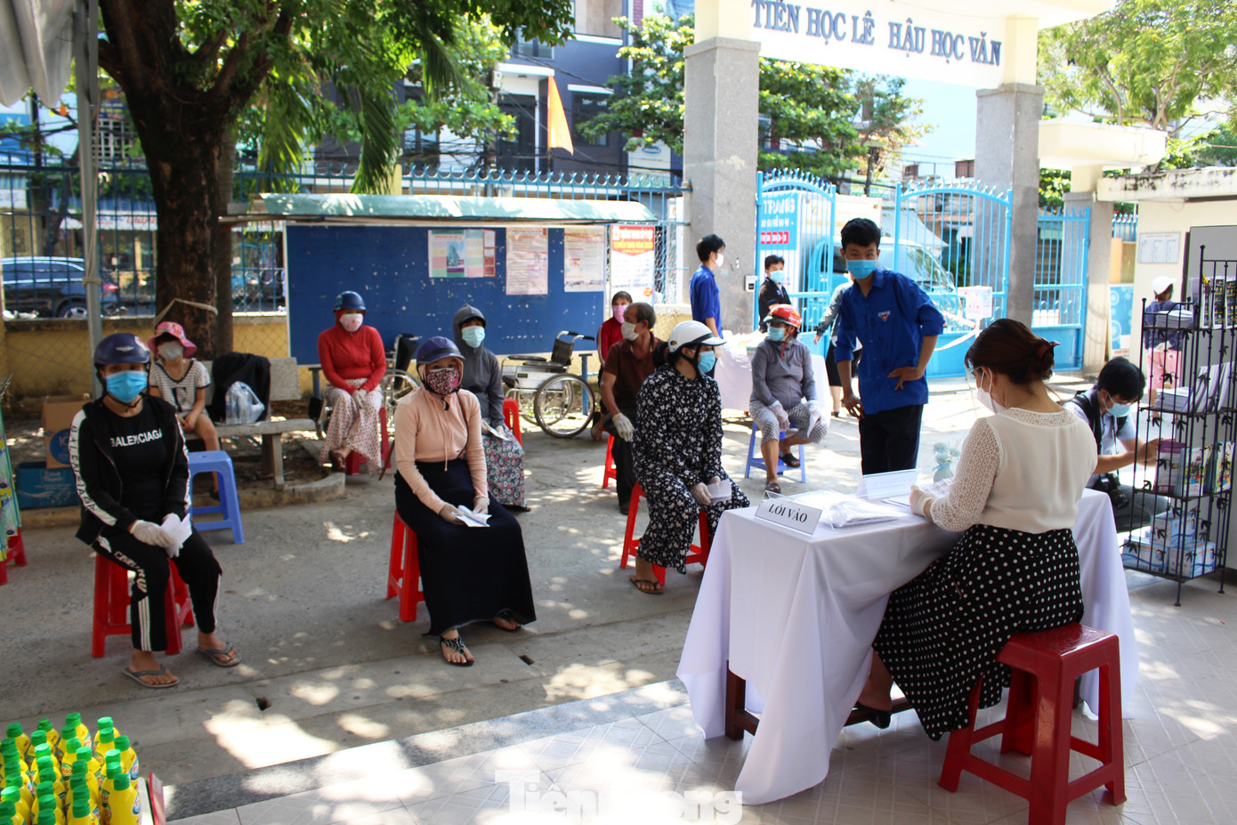'Siêu thị di động' đến tận nhà giúp người dân khó khăn ở Đà Nẵng ảnh 4