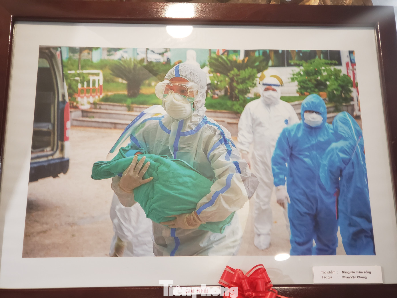 120 tác phẩm khắc hoạ Đà Nẵng trên tuyến đầu chống dịch COVID-19 ảnh 3