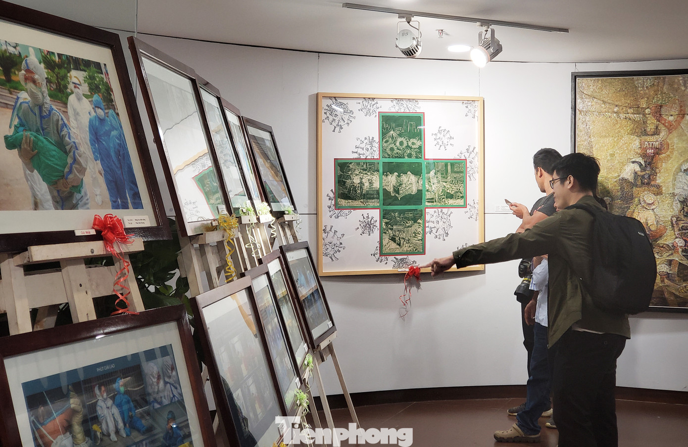 120 tác phẩm khắc hoạ Đà Nẵng trên tuyến đầu chống dịch COVID-19 ảnh 2
