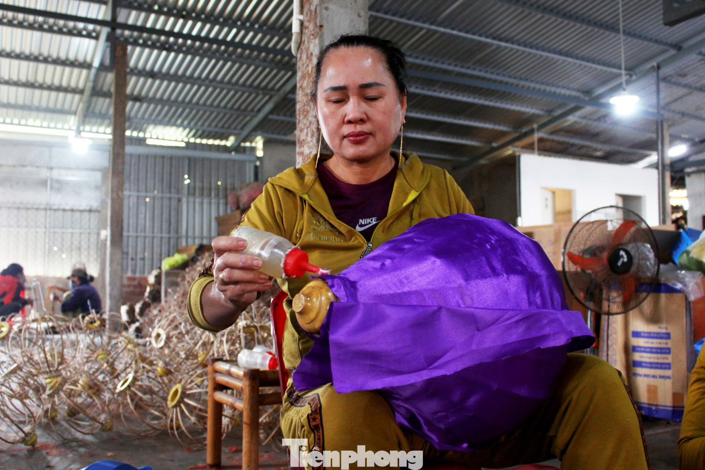 Làng nghề đèn lồng Hội An hối hả vào vụ Tết ảnh 9