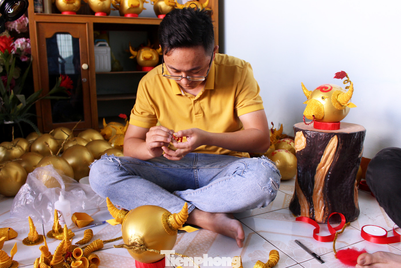 Làm trâu vàng từ quả dừa, gây quỹ hỗ trợ người khó khăn ảnh 6