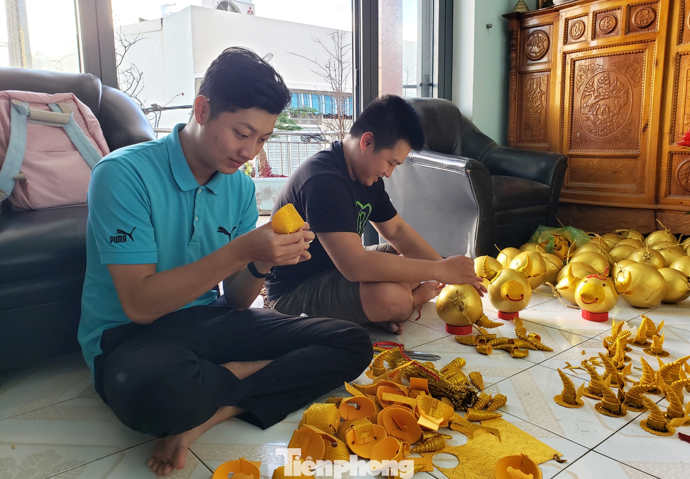 Làm trâu vàng từ quả dừa, gây quỹ hỗ trợ người khó khăn ảnh 2