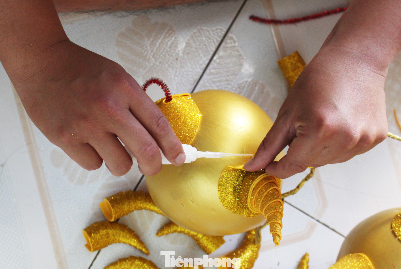 Làm trâu vàng từ quả dừa, gây quỹ hỗ trợ người khó khăn ảnh 7