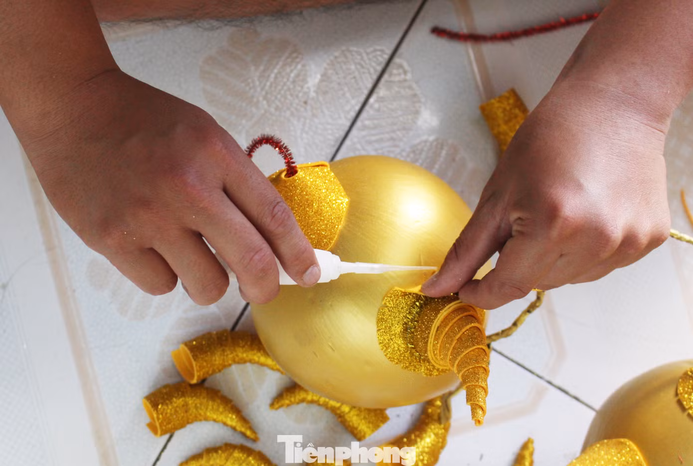 Làm trâu vàng từ quả dừa, gây quỹ hỗ trợ người khó khăn ảnh 7