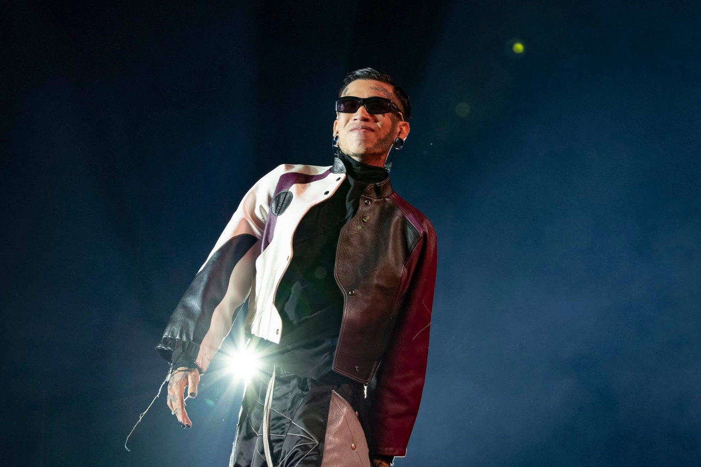 Góc “Ờ Mây Zing, Gút Chóp“: Karik nhận được nút Vàng từ YouTube sau “Rap Việt“ ảnh 4