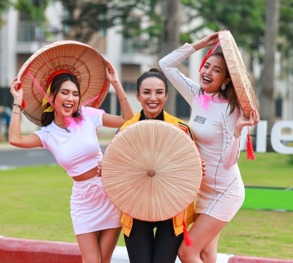 Mâu Thủy gây tranh cãi khi tạo dáng kém duyên ở địa điểm nổi tiếng trong “Vietnam Why Not” ảnh 1