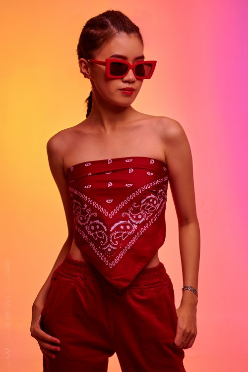 Pháo dùng khăn làm áo, HIEUTHUHAI gây thương nhớ vì “giao diện” quá điển trai ảnh 19