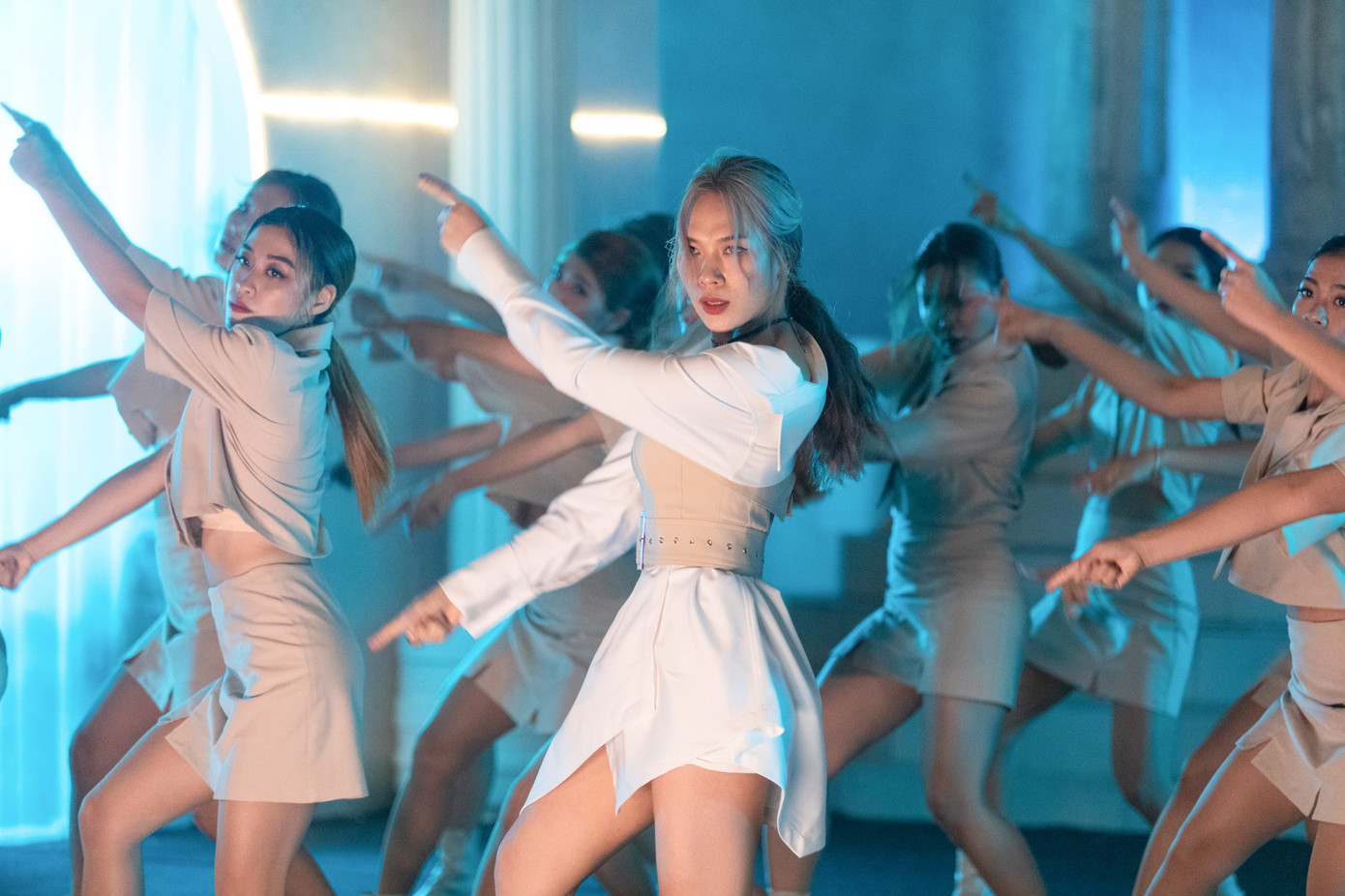 MV “Đúng Cũng Thành Sai” của Mỹ Tâm vượt mốc 2 triệu lượt xem sau 24 giờ ra mắt ảnh 3