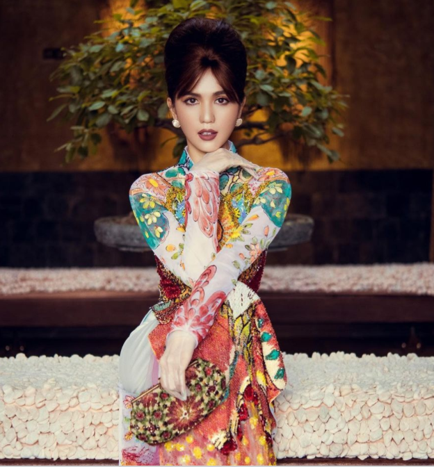 SỐC: Instagram Ngọc Trinh bất ngờ vượt mặt Chi Pu, lấp ló cán mốc Sơn Tùng M-TP ảnh 4