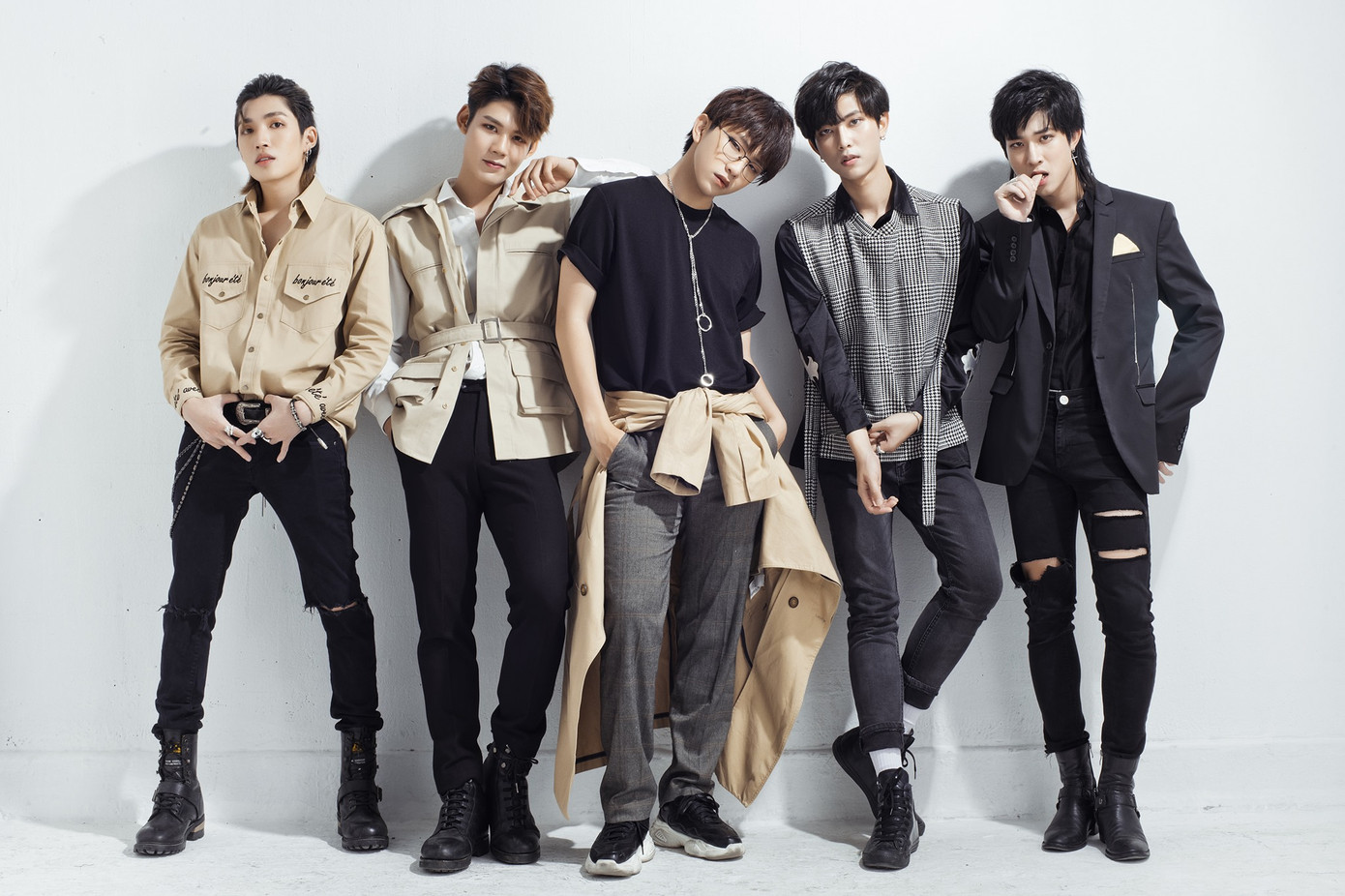 Uni5 bất ngờ tiết lộ số tiền phạt nếu không nhớ tên bài hát của Đông Nhi ảnh 1