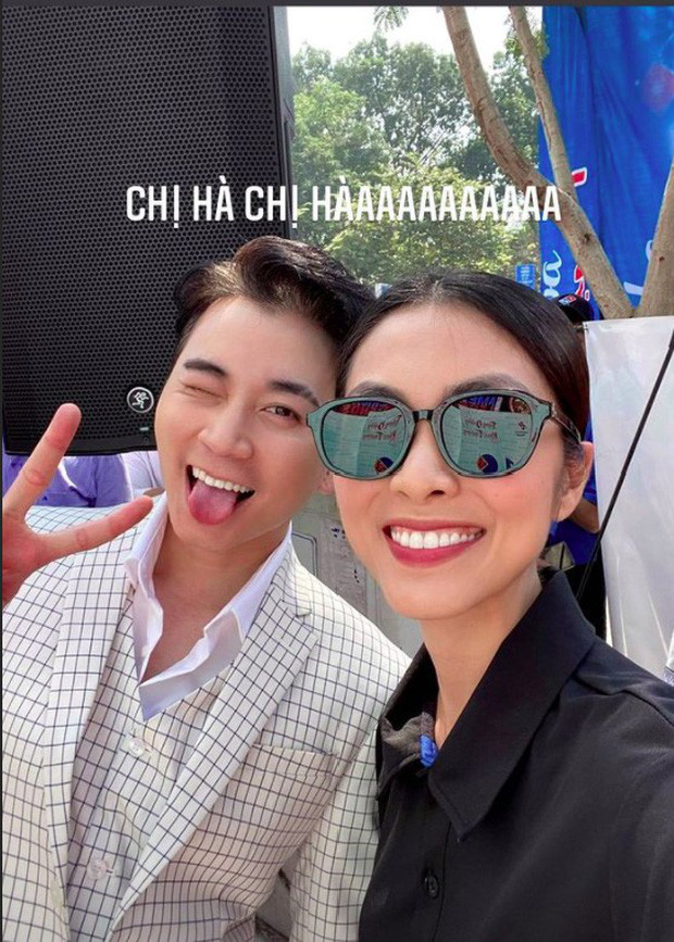 Rapper Karik “cool ngầu” bỗng hóa fanboy đáng yêu khi chụp ảnh cùng Tăng Thanh Hà ảnh 1