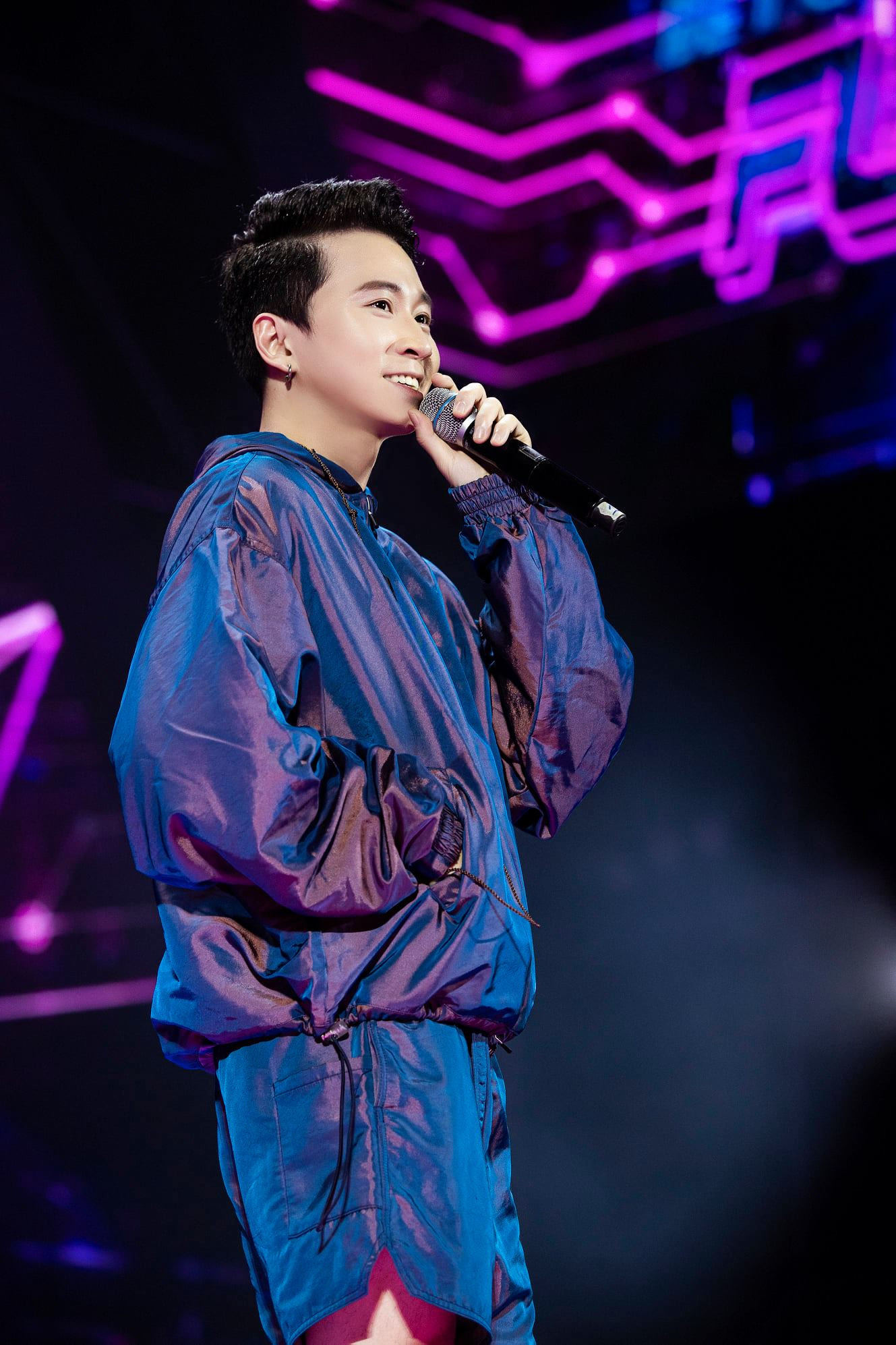 Rapper Karik “cool ngầu” bỗng hóa fanboy đáng yêu khi chụp ảnh cùng Tăng Thanh Hà ảnh 2