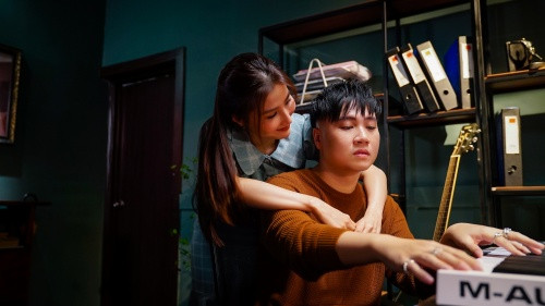 Một số phân cảnh trong MV lần này của Vương Anh Tú. Hit-maker Vương Anh Tú “lột xác” ngoạn mục, chính thức gia nhập đường đua V-Pop ảnh 5