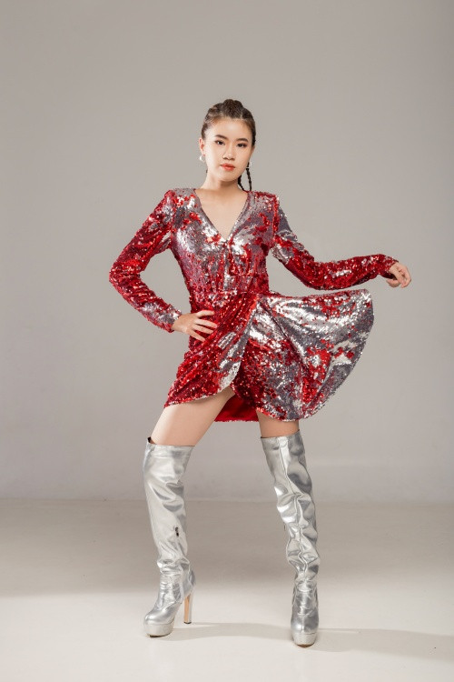 Pháo dùng khăn làm áo, HIEUTHUHAI gây thương nhớ vì “giao diện” quá điển trai ảnh 11