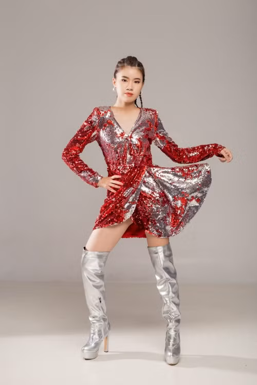 Pháo dùng khăn làm áo, HIEUTHUHAI gây thương nhớ vì “giao diện” quá điển trai ảnh 11
