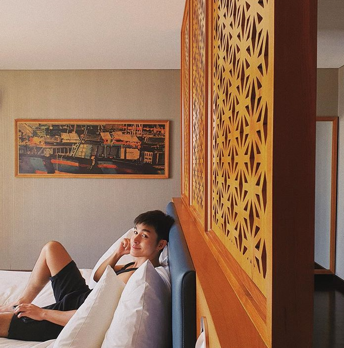 Mùa mưa vẫn thấy “nóng” khi dạo Instagram của “thỏ trắng” Jun Phạm ảnh 3