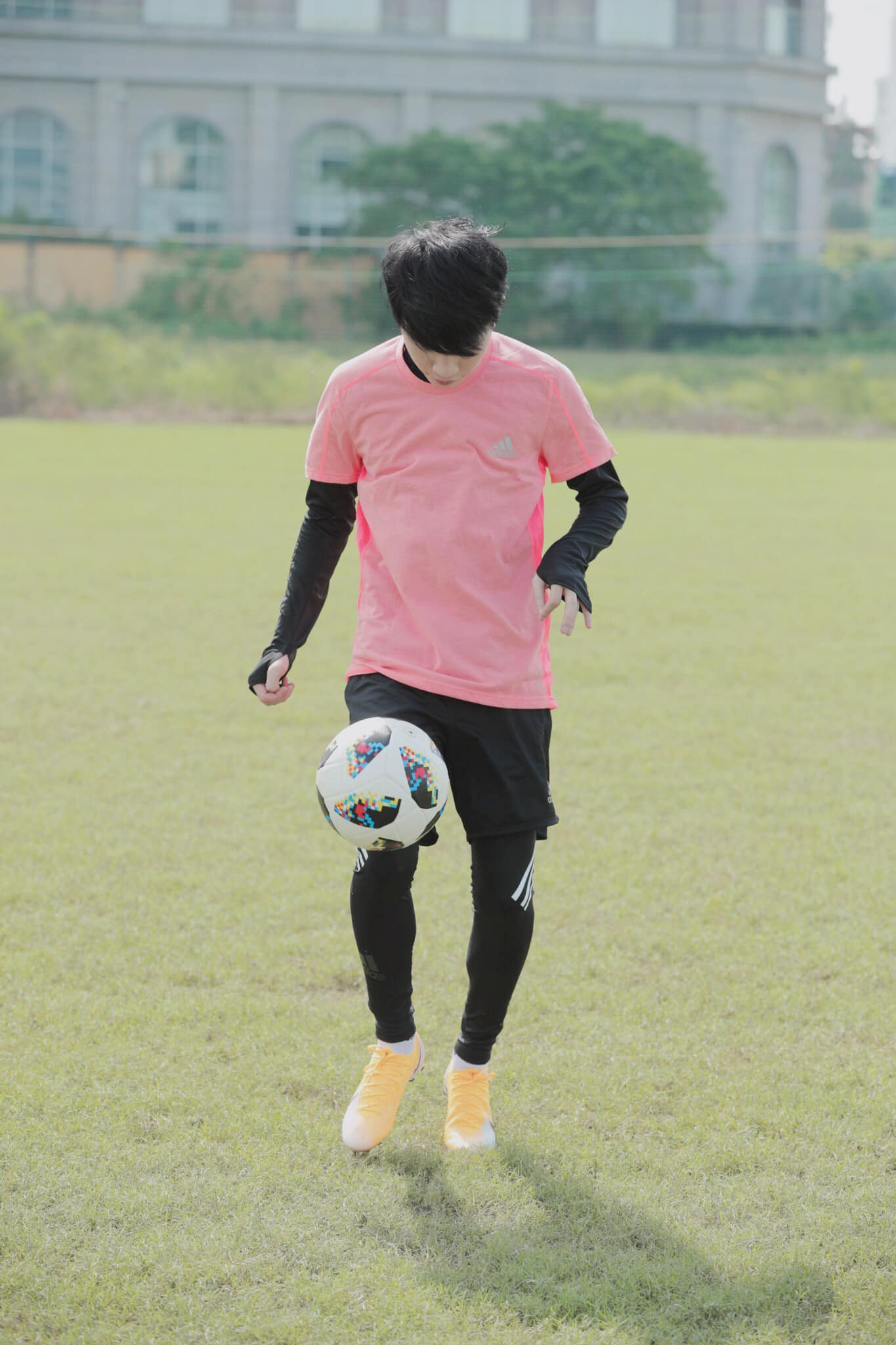 Tập luyện nghiêm túc trên sân cỏ, Jack “đốn tim” nhà Đóm bởi biểu cảm siêu đáng yêu ảnh 4