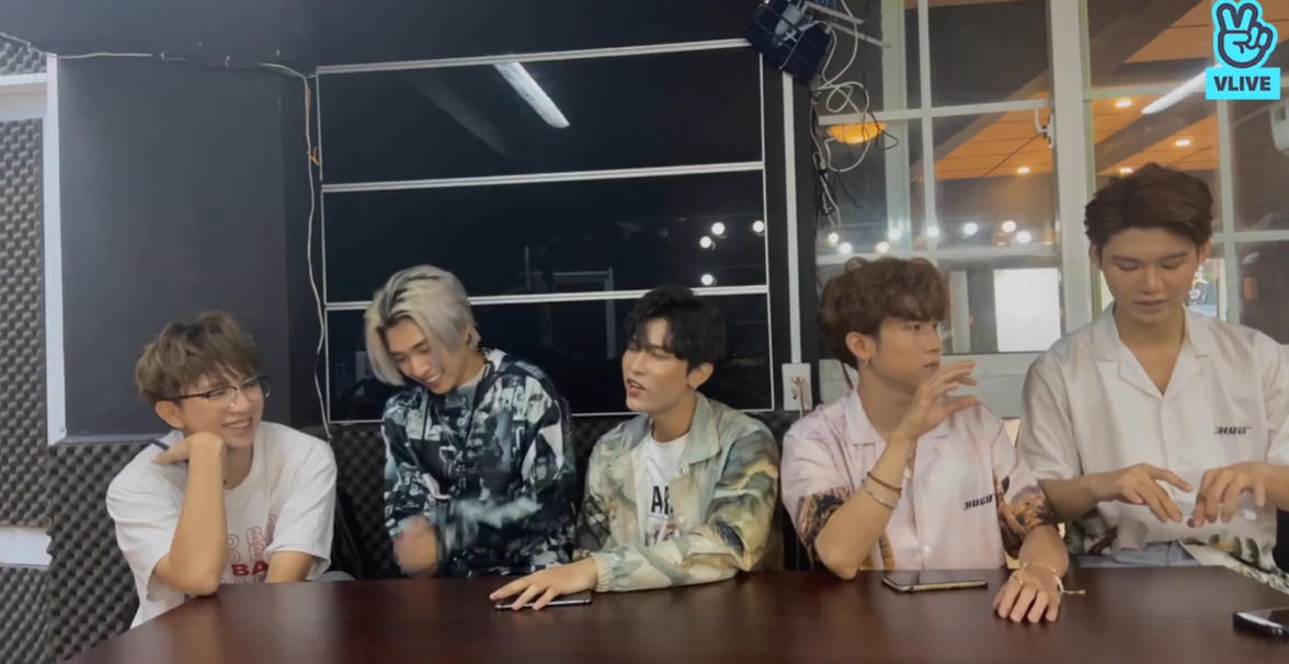 Uni5 bất ngờ tiết lộ số tiền phạt nếu không nhớ tên bài hát của Đông Nhi ảnh 2