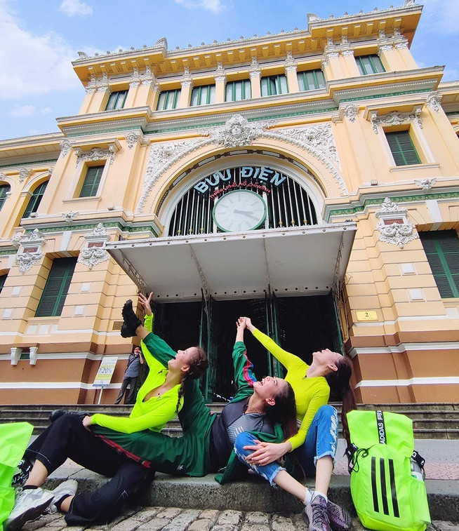 Mâu Thủy gây tranh cãi khi tạo dáng kém duyên ở địa điểm nổi tiếng trong “Vietnam Why Not” ảnh 4