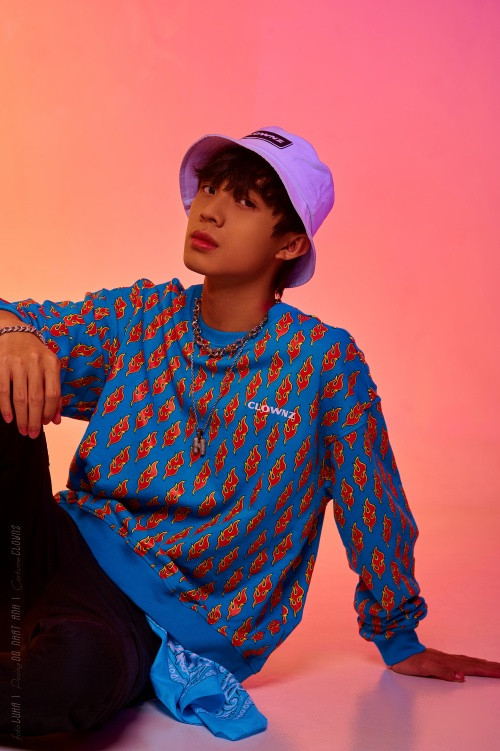 Pháo dùng khăn làm áo, HIEUTHUHAI gây thương nhớ vì “giao diện” quá điển trai ảnh 15