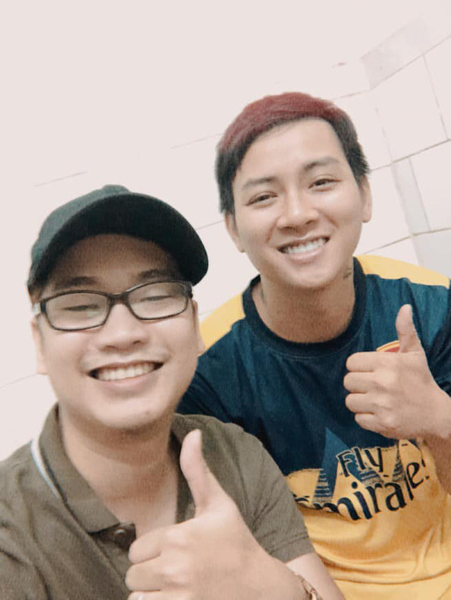 Hình ảnh quản lý Hoài Lâm vào thăm nam ca sĩ. (Ảnh: FBNV) Nhập viện sau loạt bài đăng “up rồi lại xóa”, Hoài Lâm khiến người hâm mộ lo lắng ảnh 5