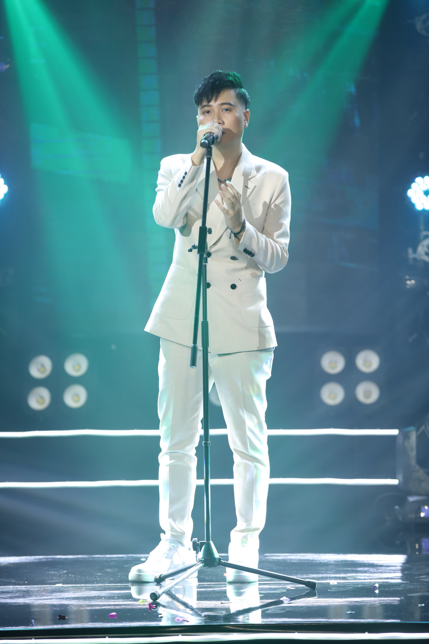 Vương Anh Tú. Hiền Hồ xinh như búp bê, lần đầu hát live cực tình cảm hit “Gặp nhưng không ở lại” ảnh 3