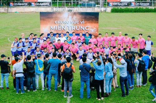 Nghệ sĩ Tiến Luật, ca sĩ Hồ Việt Trung gom sao đá bóng gây quỹ hướng về miền Trung ảnh 1