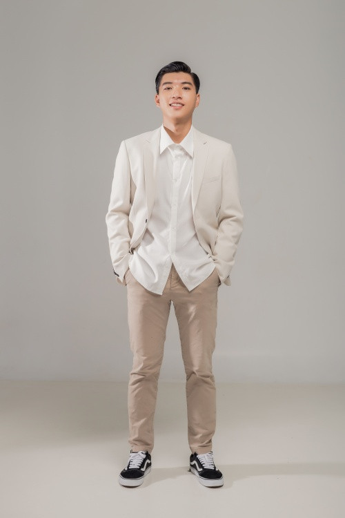 Pháo dùng khăn làm áo, HIEUTHUHAI gây thương nhớ vì “giao diện” quá điển trai ảnh 7