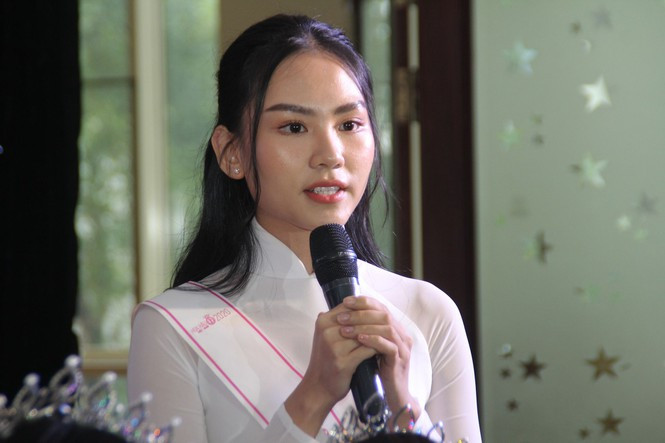 Hoa hậu Đỗ Thị Hà lan tỏa thông điệp tích cực trong sự kiện Nâng bước thủ khoa 2020 ảnh 6