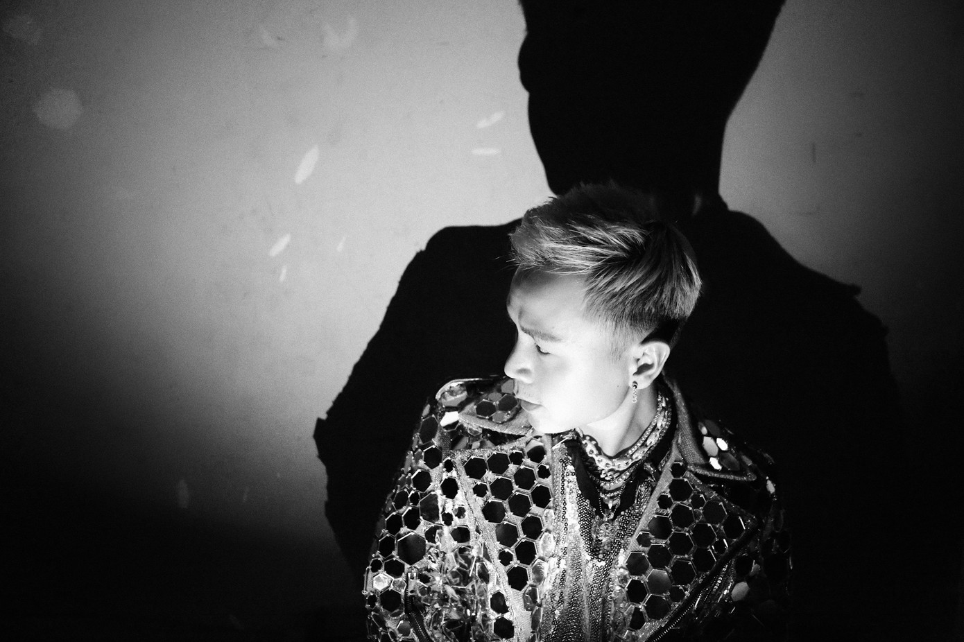 Binz - Rapper cá tính chọn âm nhạc làm lẽ sống, “thánh thả thính” luôn tin vào tình yêu ảnh 4