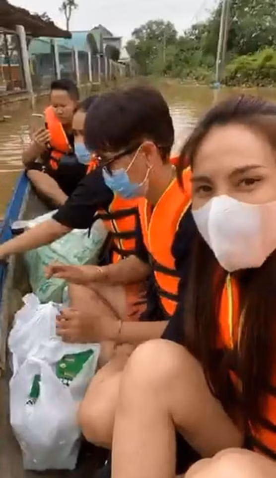 Thủy Tiên chưa thể về TP.HCM, tiết lộ số tiền quyên góp “chi viện Miền Trung” sau 3 ngày ảnh 3