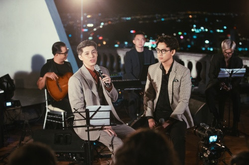 Noo Phước Thịnh lần đầu diễn live ca khúc mới tại ngọn hải đăng cổ nhất Đông Nam Á ảnh 1