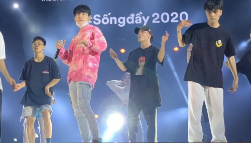 Fan phấn khích với phần Rap intro mới của JACK trong buổi duyệt chương trình ở Đà Nẵng ảnh 4