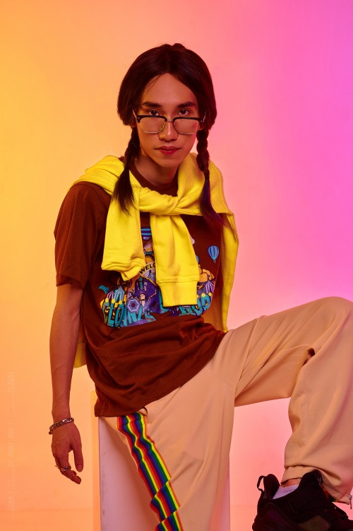 Pháo dùng khăn làm áo, HIEUTHUHAI gây thương nhớ vì “giao diện” quá điển trai ảnh 14