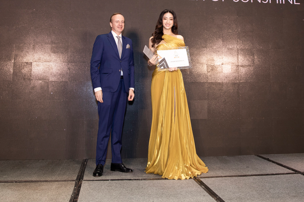 Dàn mỹ nhân V-Biz chuẩn “con nhà người ta”, khẳng định tài sắc vẹn toàn là có thật ảnh 10