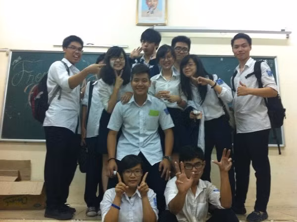 Loạt ảnh sao Việt thời trung học: Sơn Tùng đẹp trai siêu cấp, Quân A.P mũm mĩm dễ thương ảnh 3