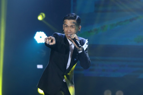 Dế Choắt. Hiền Hồ xinh như búp bê, lần đầu hát live cực tình cảm hit “Gặp nhưng không ở lại” ảnh 7