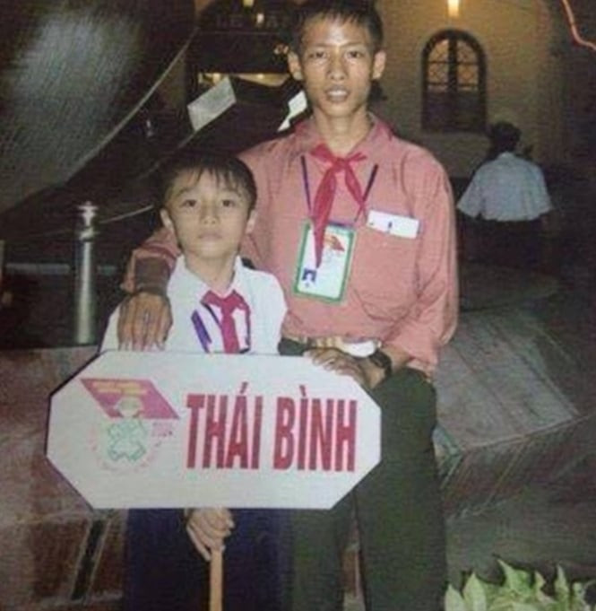 Loạt ảnh sao Việt thời trung học: Sơn Tùng đẹp trai siêu cấp, Quân A.P mũm mĩm dễ thương ảnh 9