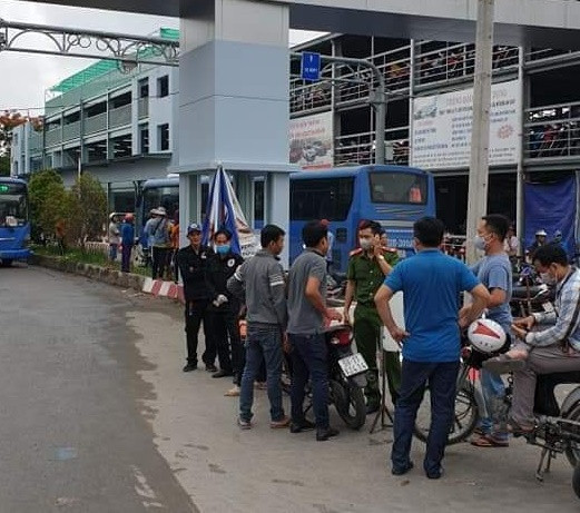 Tài xế taxi công nghệ bị đâm chết trước bến xe ở Sài Gòn ảnh 1