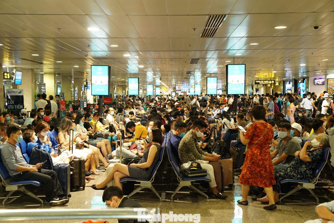 ‘Giải cứu’ thành công máy bay trượt khỏi đường băng Tân Sơn Nhất ảnh 2