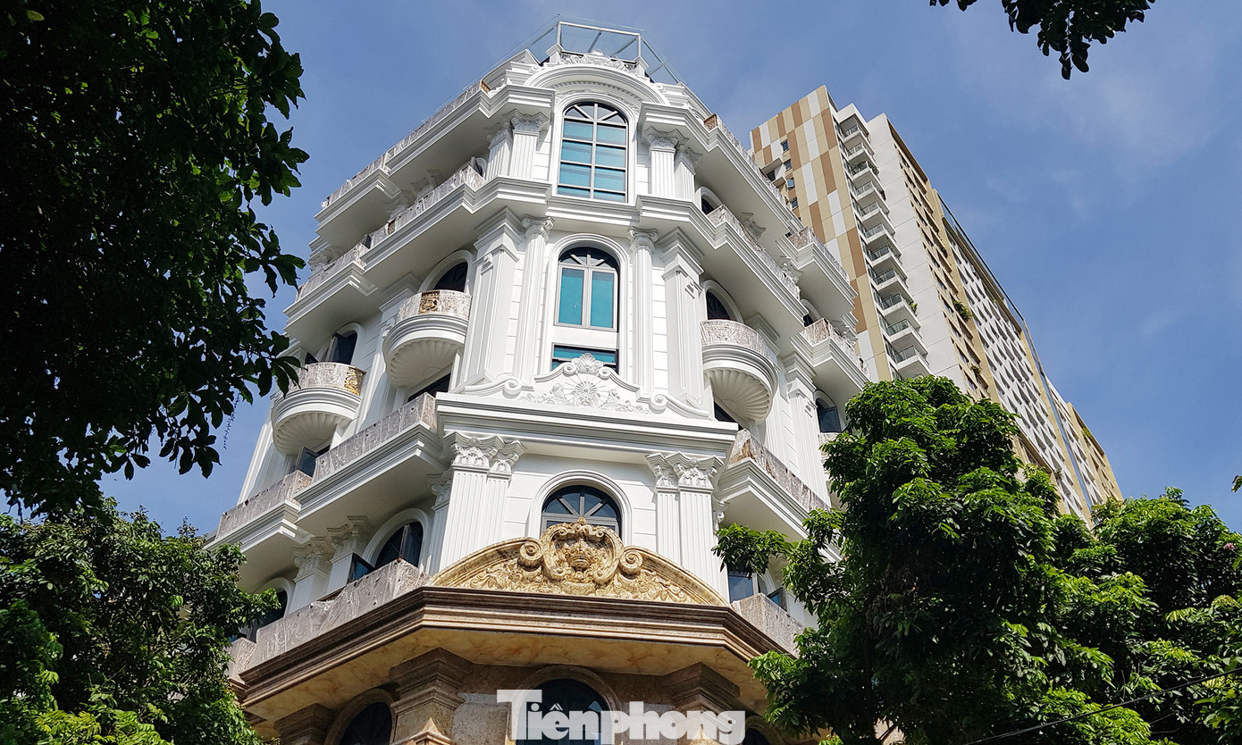 Nở rộ công trình 'cung điện, lâu đài' tự hợp thửa đất liền kề ở Hà Nội ảnh 3