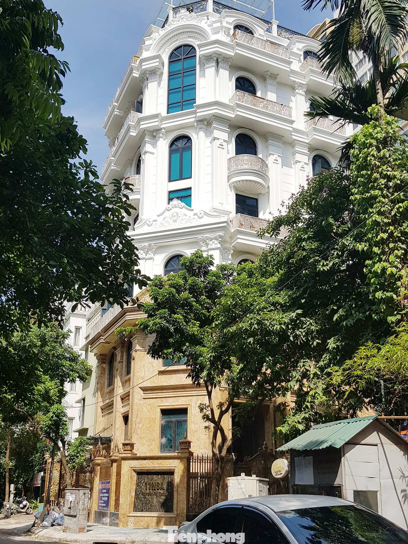 Nở rộ công trình 'cung điện, lâu đài' tự hợp thửa đất liền kề ở Hà Nội ảnh 2